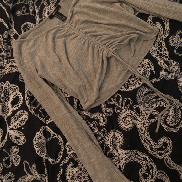 Cropped grey long sleeve shirt! - Picture 2 of 4